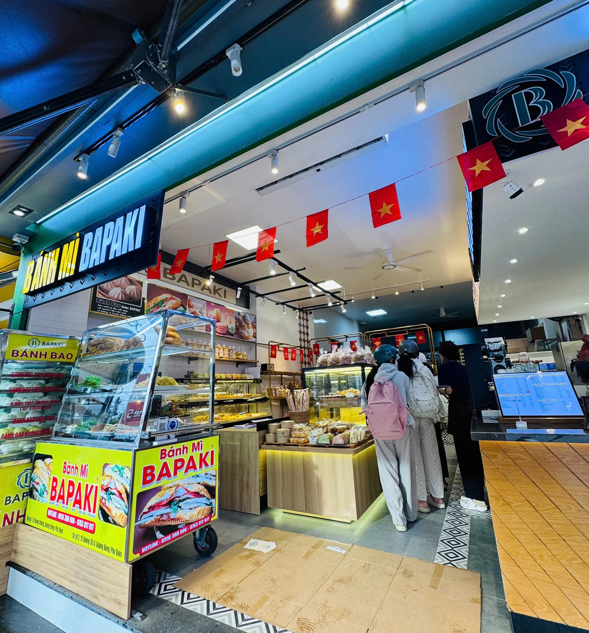 Treo cờ mừng Quốc Khánh 2/9